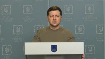 Zelenski a ordonat mobilizarea generală în Ucraina. „Am rămas singuri. Nimeni nu vrea să lupte pentru noi. Sunt ținta numărul 1 a rușilor“
