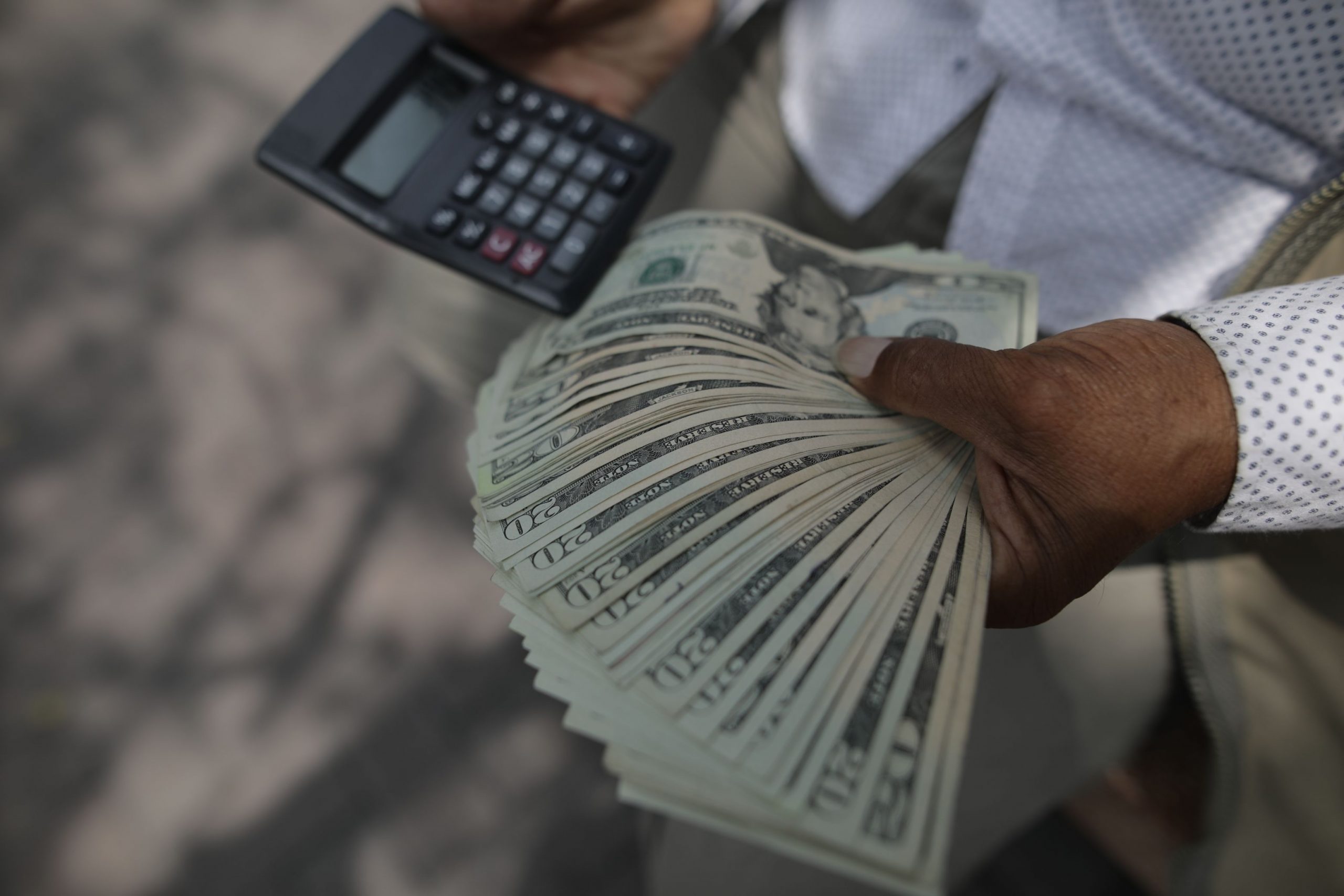 Scandalul Credit Suisse. Peste 18.000 de conturi ale politicienilor corupți, descoperite