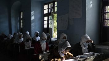 Universitățile din Afganistan se redeschid  pentru femei, dar în baza unor condiții