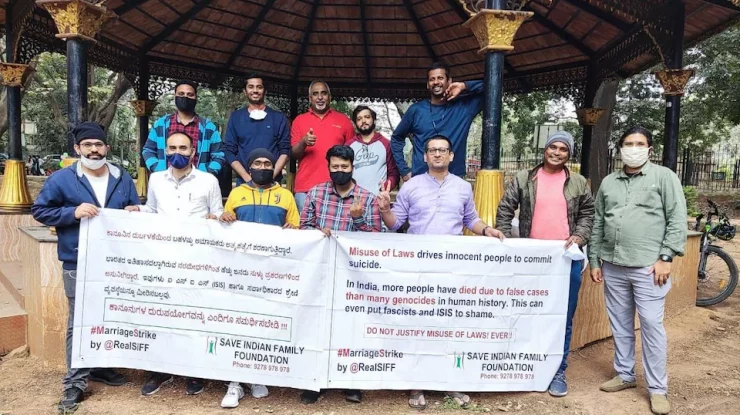 Activiștii pentru drepturile bărbaților, revoltați că legea le interzice să-și violeze soțiile