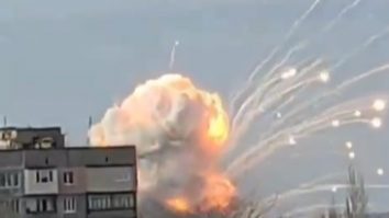 VIDEO. Momentul în care bombele lovesc o regiune din Kiev. Rusia atacă pe trei fronturi