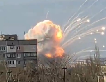 VIDEO. Momentul în care bombele lovesc o regiune din Kiev. Rusia atacă pe trei fronturi