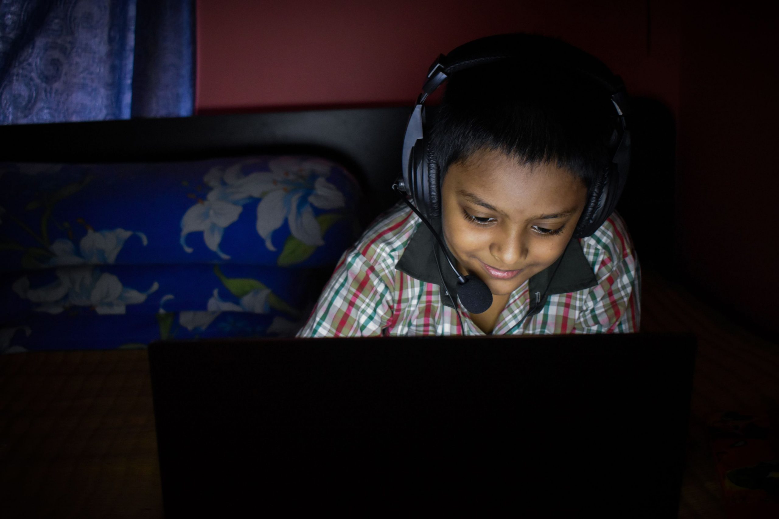 Verificarea vârstei utilizatorilor va deveni obligatorie pentru site-urile pornografice