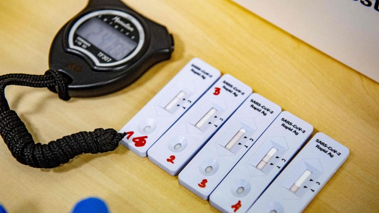 BILANȚUL ZILEI. Peste 2.600 de cazuri noi şi 12 decese, în ultimele 24 de ore