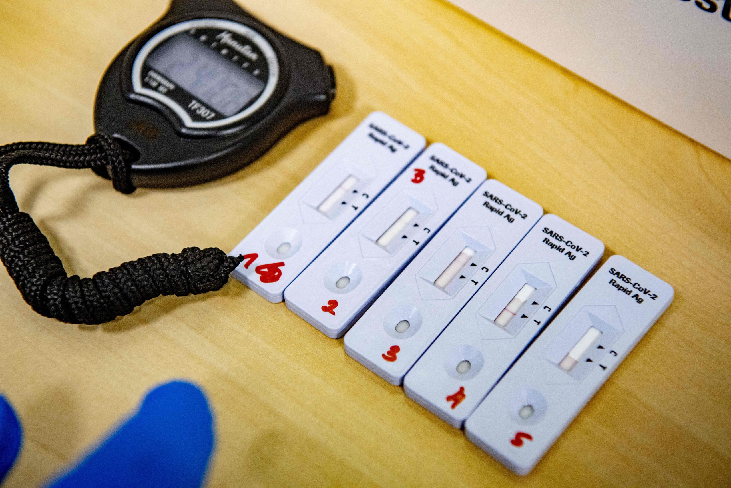 BILANȚUL ZILEI. Peste 2.600 de cazuri noi şi 12 decese, în ultimele 24 de ore