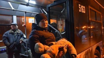 Primele autobuze cu evacuați ucraineni au ajuns în regiunea Rostov din Rusia