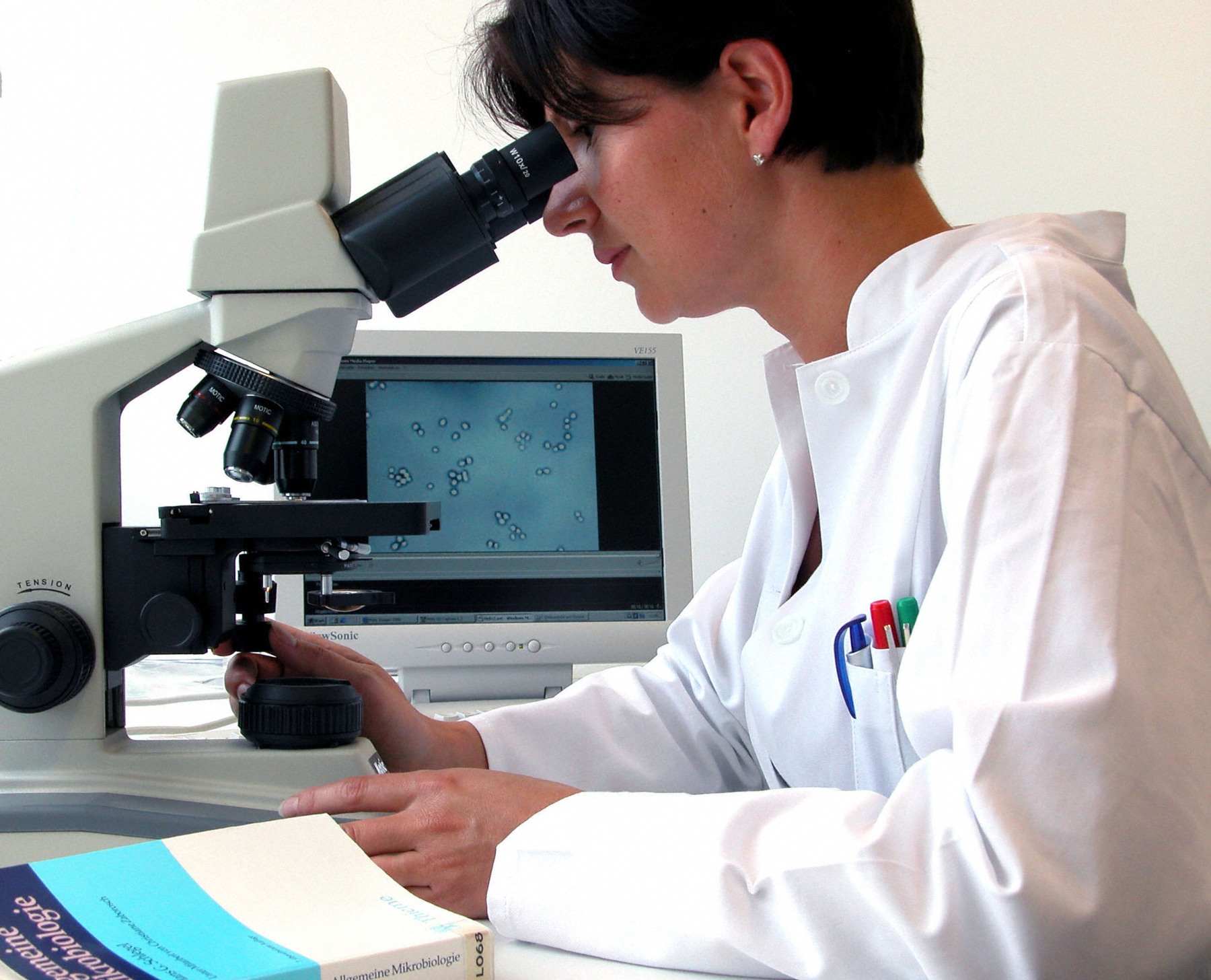 Eurostat: România, pe locul 10 în UE după numărul de femei care lucrează în știință și inginerie