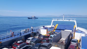 Un supraviețuitor de pe un feribot ce arde de trei zile în Grecia a fost găsit