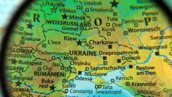 Tot mai multe țări cer cetățenilor lor să părăsească Ucraina sau să evite să călătorească acolo