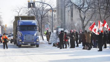 Canada a declarat stare de urgență. Protestele față de restricții „au scăpat de sub control”