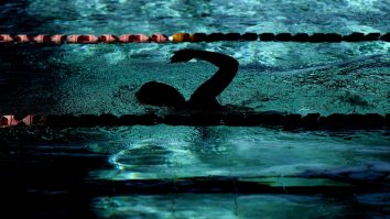 Înotul în piscină vs. înotul în natură: Care este mai sigur pentru sănătatea mintală și fizică?