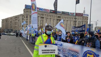 Protest. Polițiștii, militarii rezerviști și angajații din penitenciare au ieșit în stradă