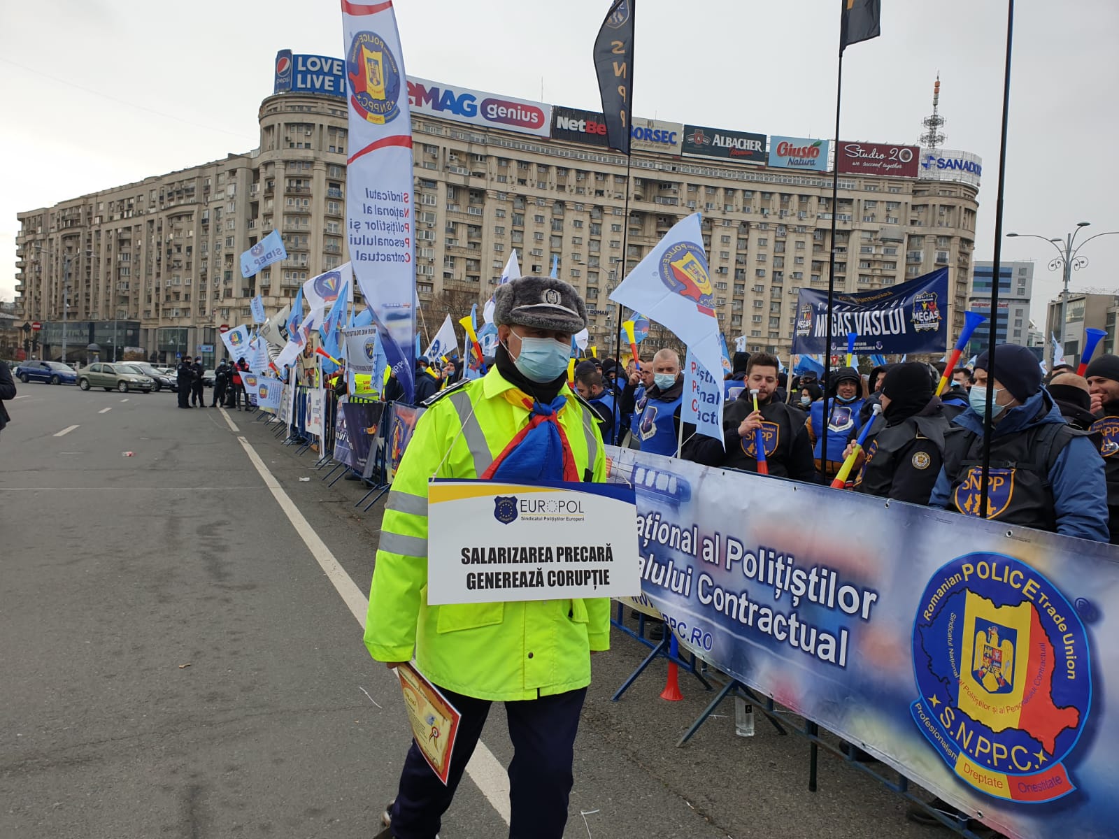Protest. Polițiștii, militarii rezerviști și angajații din penitenciare au ieșit în stradă