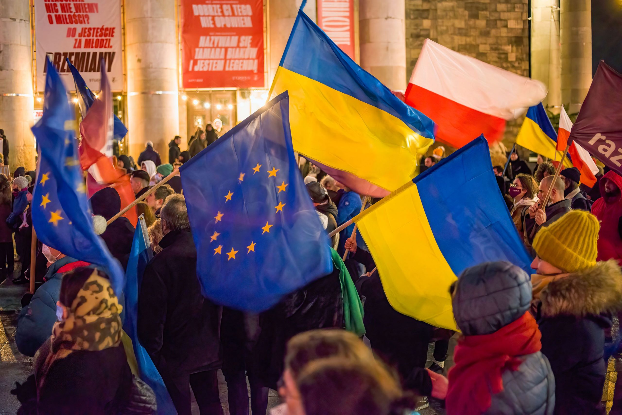 Polonezii, în stradă. Sunt de partea Ucrainei: „Opriţi-l pe Putin acum!”