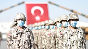 În Turcia, ori ești gay, ori ești în armată