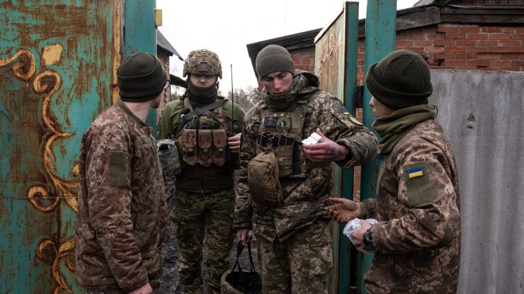 UE se pregăteşte să antreneze 15.000 de soldaţi ucraineni şi să ofere mai multe fonduri pentru armele livrate Ucrainei