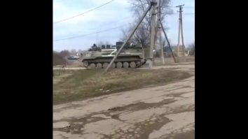 VIDEO. Tancuri și blindate marcate cu litera „Z” au intrat în Ucraina. Care ar fi semnificația simbolului