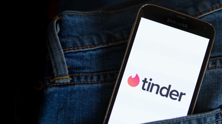 Utilizatorii aplicației Tinder din SUA vor putea consulta cazierul judiciar al potențialilor parteneri