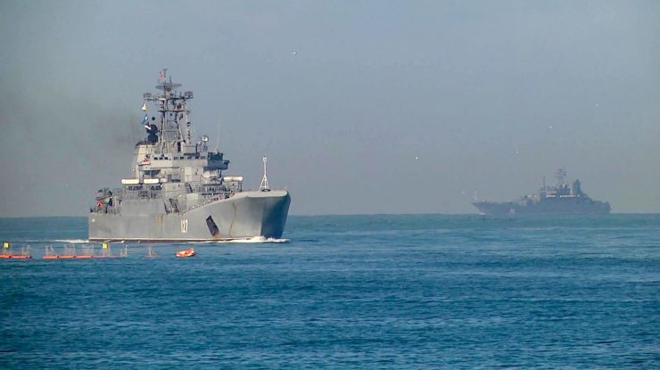 Peste 30 de nave rusești fac exerciții militare în apropierea Crimeii