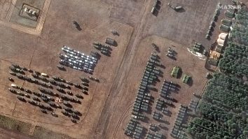 O nouă desfășurare de peste 100 de vehicule militare rusești în Belarus. Imaginile au fost observate din satelit