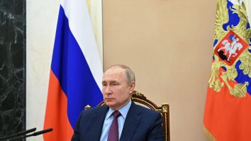 Putin vrea dialog cu Occidentul şi deocamdată nu va trimite trupe în Donbas