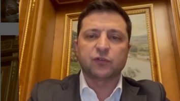 Zelenski a refuzat oferta SUA de a-l evacua din Kiev: „Am nevoie de muniție, nu de taxi”