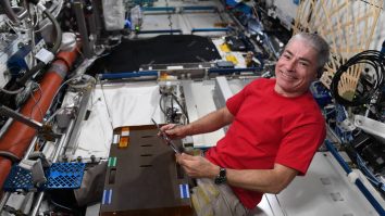Un astronaut al NASA a doborât recordul pentru cel mai mult timp petrecut în spațiu. Misiunea lui va contribui la extinderea cunoștințelor despre supraviețuirea omului în cosmos