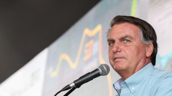 Brazilia: Bolsonaro extrage de pe pământuri indigene, folosindu-se de război