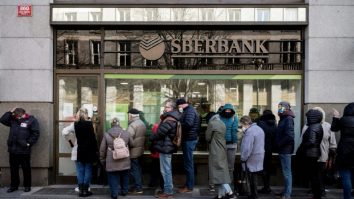 Sberbank, cea mai mare bancă din Rusia, s-a prăbuşit cu 70% la bursă
