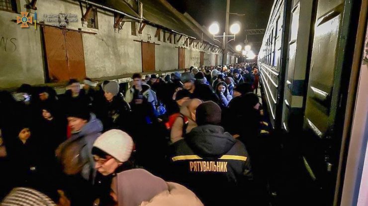 MApn rus: Rusia va deschide culoare umanitare, spre teritoriul său, pentru evacuarea ucrainenilor. Decizia, respinsă de administrația Zelenski