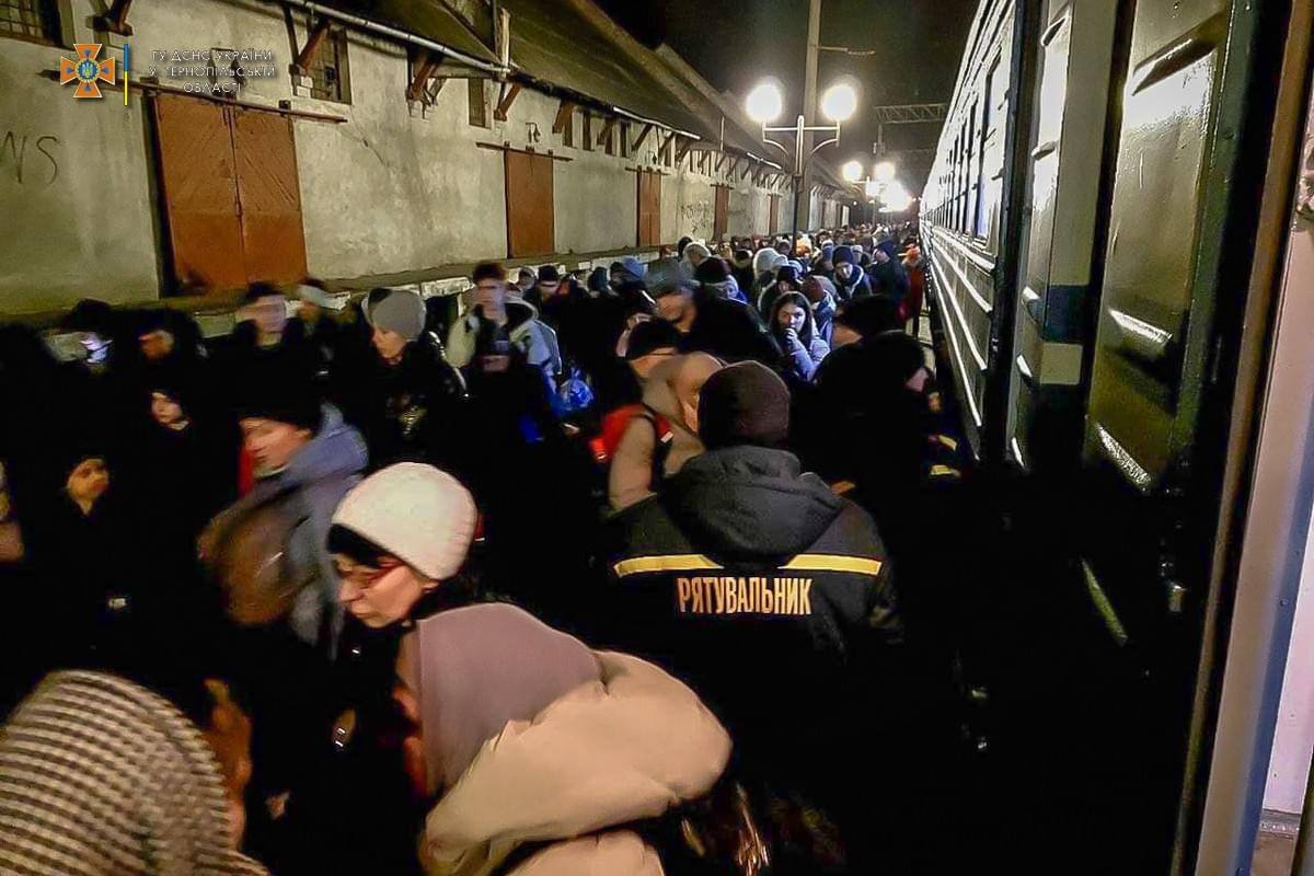 MApn rus: Rusia va deschide culoare umanitare, spre teritoriul său, pentru evacuarea ucrainenilor. Decizia, respinsă de administrația Zelenski
