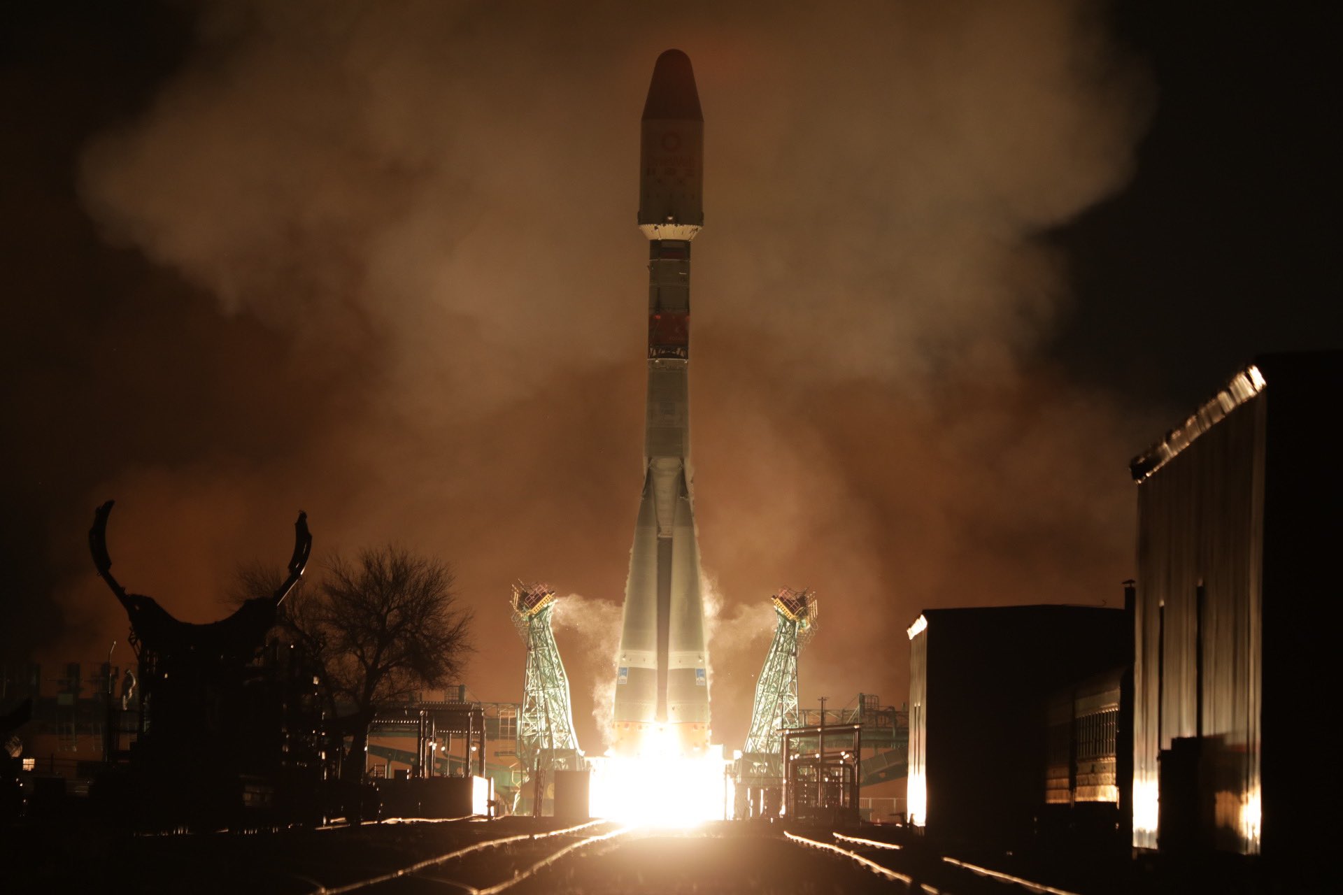 SpaceX va lansa pe orbită sateliții rivalului OneWeb