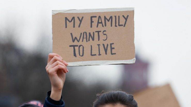 Mamele din lume susțin Ucraina. Au ieșit în stradă pentru a cere oprirea invaziei ruse