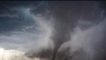Avertizarea de vreme severă și tornade pune în pericol 48 de milioane de americani