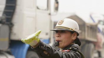 Pentru a combate corupția, mai multe țări au decis să angajeze funcționari de sex feminin