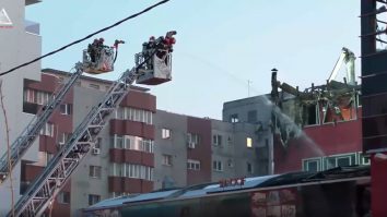 Incendiul izbucnit marți seară la Complexul comercial Prosper Plaza din Capitală a distrus acoperișul și fațada clădirii