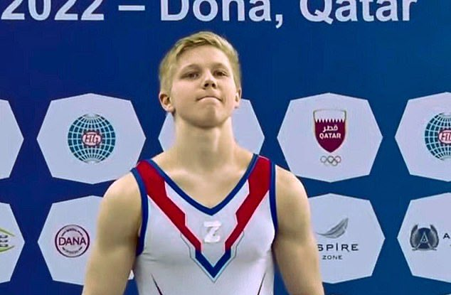 Gimnast rus, anchetat după ce și-a lipit pe piept litera pro-război în fața unui ucrainean, la Cupa Mondială de aparate de la Doha