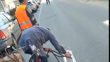 Pe șoselele din Drăgășani se conduce ca în Metavers. Marcajul strâmb a stârnit valuri de ironii pe rețelele de socializare