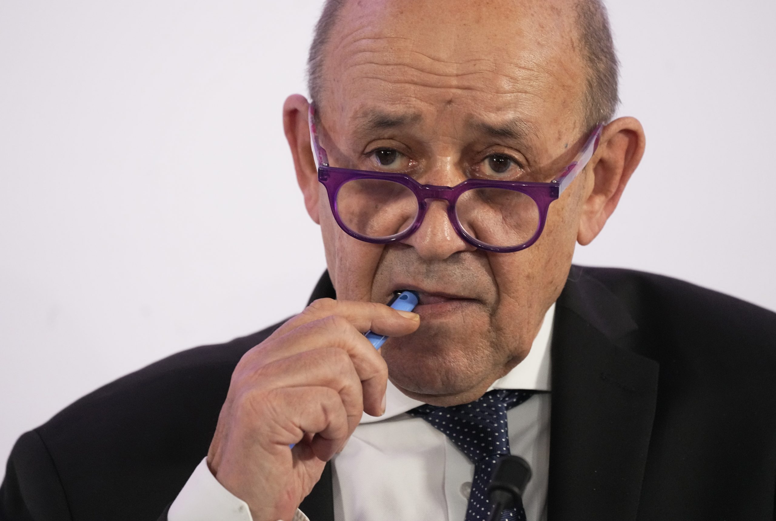 Interviu Le Parisien: Ministrul francez de Externe spune că Rusia doar „pretinde că negociază” cu Ucraina