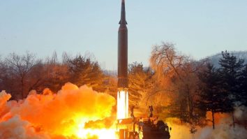 TENSIUNI. Coreea de Nord a lansat un nou tip de rachetă ICBM aproape de o insulă din nordul Japoniei