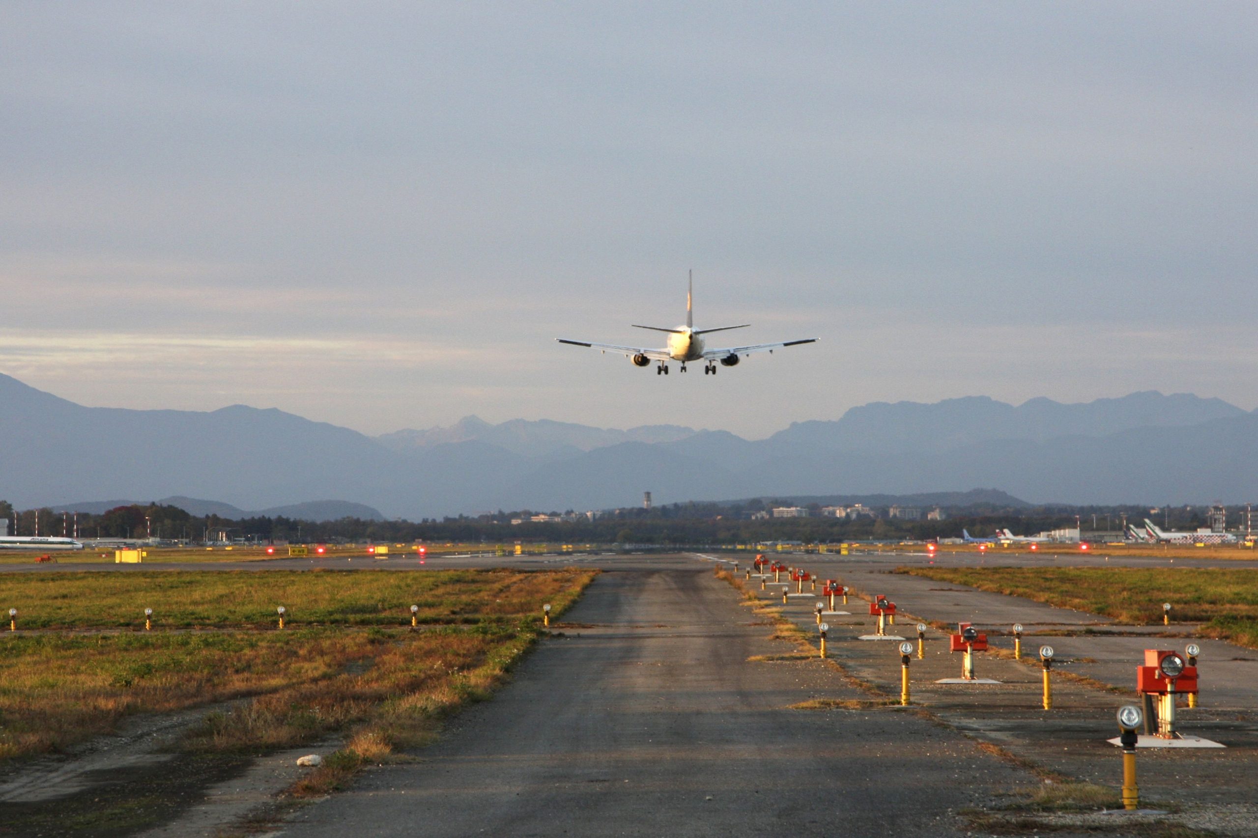 Un avion privat, cu cetățeni ruși, a fost reținut în aeroportul Yellowknife, din Canada