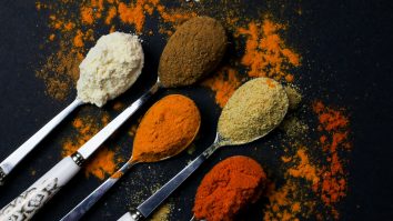 (P)Ce aveți nevoie pentru a vă organiza condimentele din bucătărie