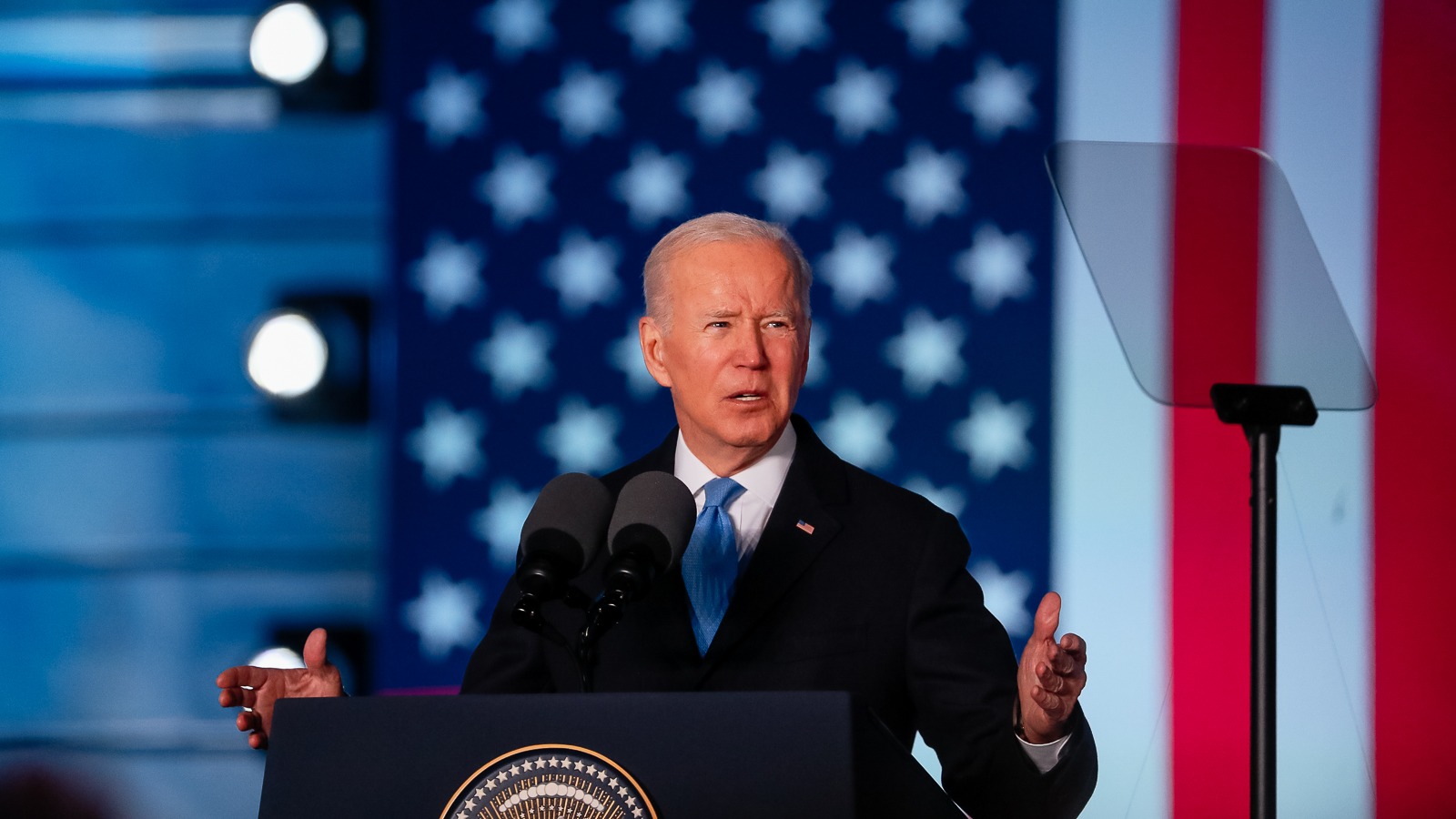 Biden anunță măsuri pentru a combate creşterea preţurilor la carburanți. „Bugetele noastre nu trebuie să depindă de un dictator care declară război”