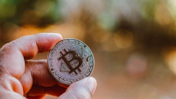 Bitcoin a scăzut de la 45.524 de dolari la începutul trimestrului şi a ajuns la aproximativ 18.000 de dolari joi, ultima zi a perioadei de trei luni, potrivit datelor CoinDesk.