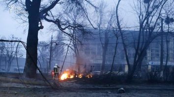 Forțele rusești „sporesc bombardamentele” asupra marilor orașe ucrainene – oficial american