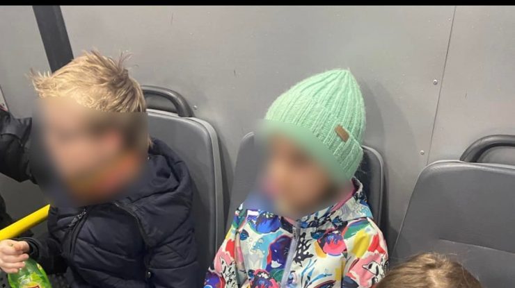 Mai mulți copii au fost arestați la Moscova pentru că au depus flori la ambasada Ucrainei