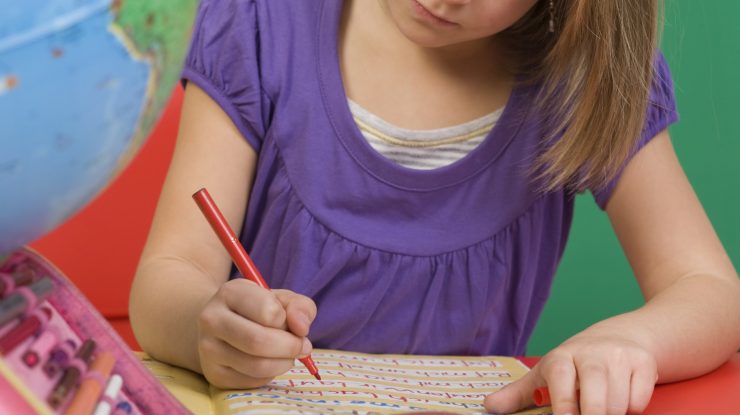 Copiii și adulții ucraineni, refugiați la Galați, învață limba română la cea mai mare bibliotecă din oraș