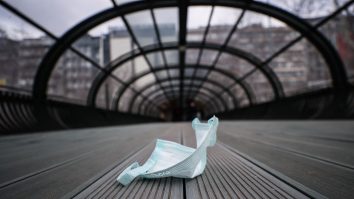 COVID devine istorie. Virusul este catalogat ca fiind o simplă răceală