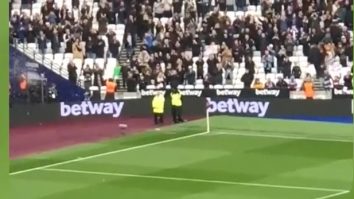 VIDEO. Lacrimi pe terenul de fotbal. Atacantul ucrainean, aplaudat minute în șir