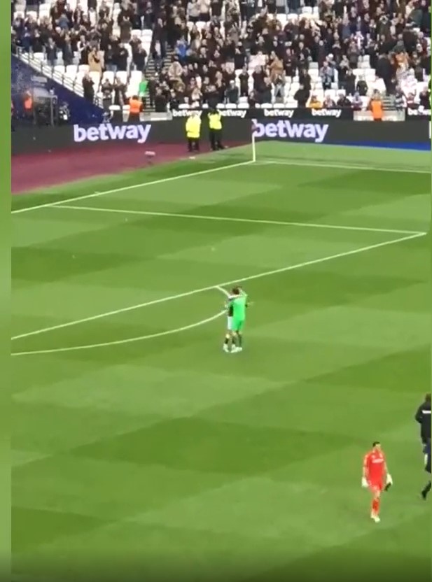 VIDEO. Lacrimi pe terenul de fotbal. Atacantul ucrainean, aplaudat minute în șir